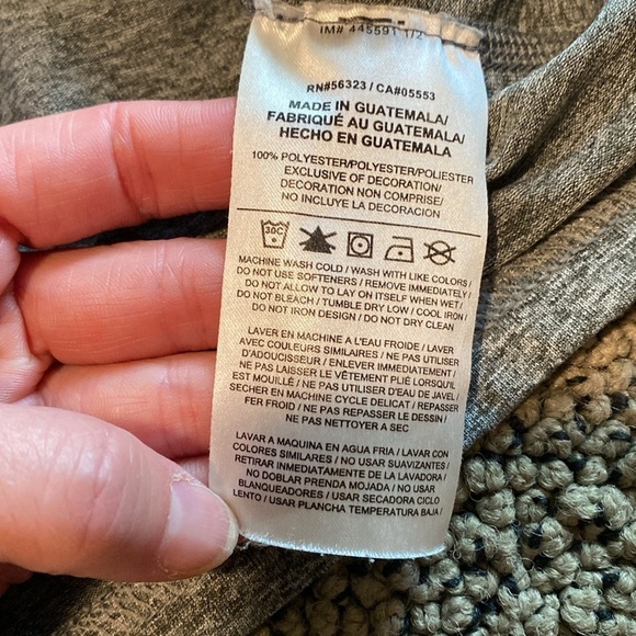 Nike Dri Fit Long Sleeved Gray Shirt Size Medium in Like New Condition - Picture 8 of 8